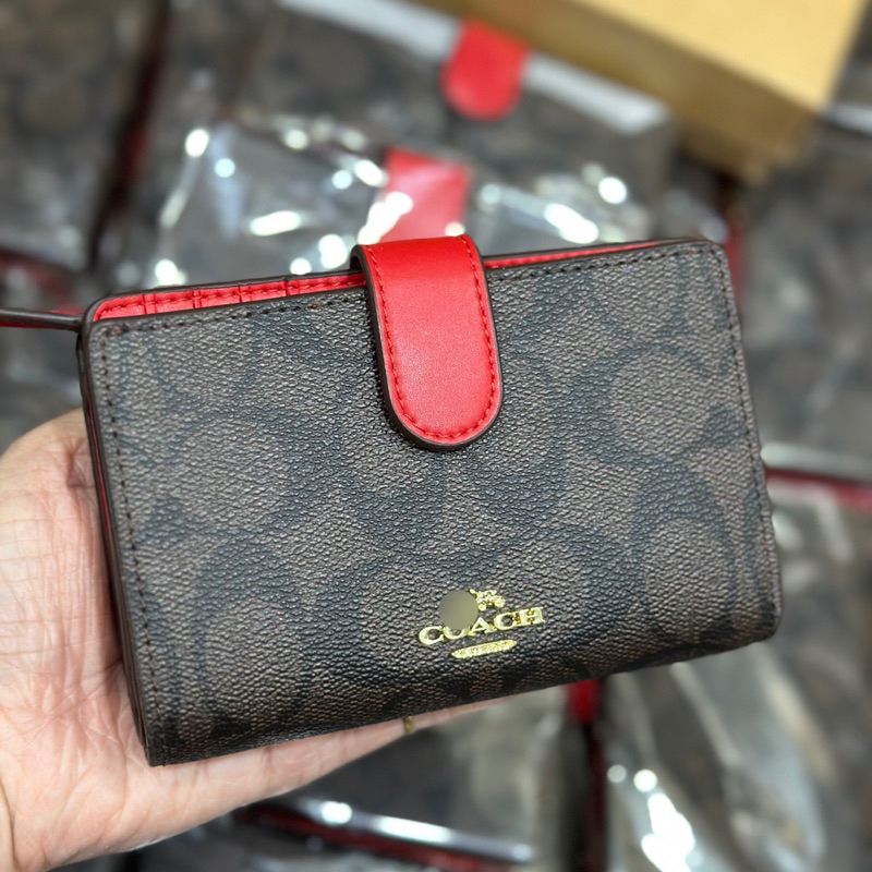 Ví coach medium khoá cài nữ