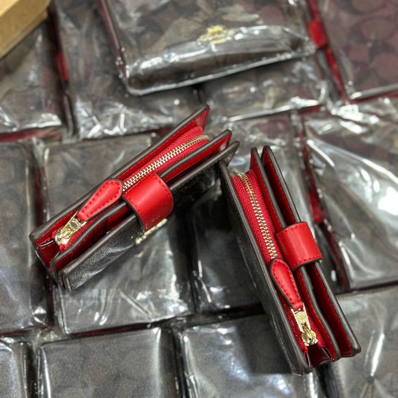 Ví coach medium khoá cài nữ