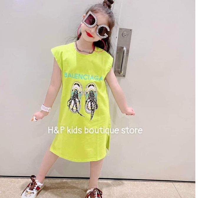 Váy bé gái in hình đôi giày cột dây Gucci năng động nhiều mẫu