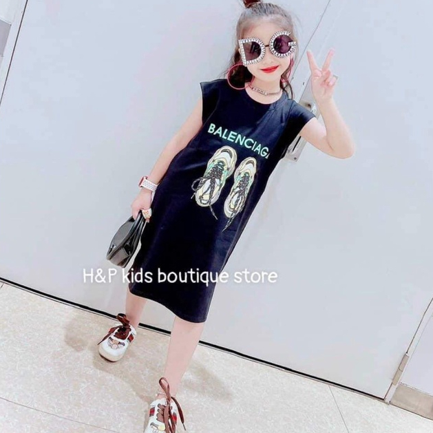 Váy bé gái in hình đôi giày cột dây Gucci năng động nhiều mẫu