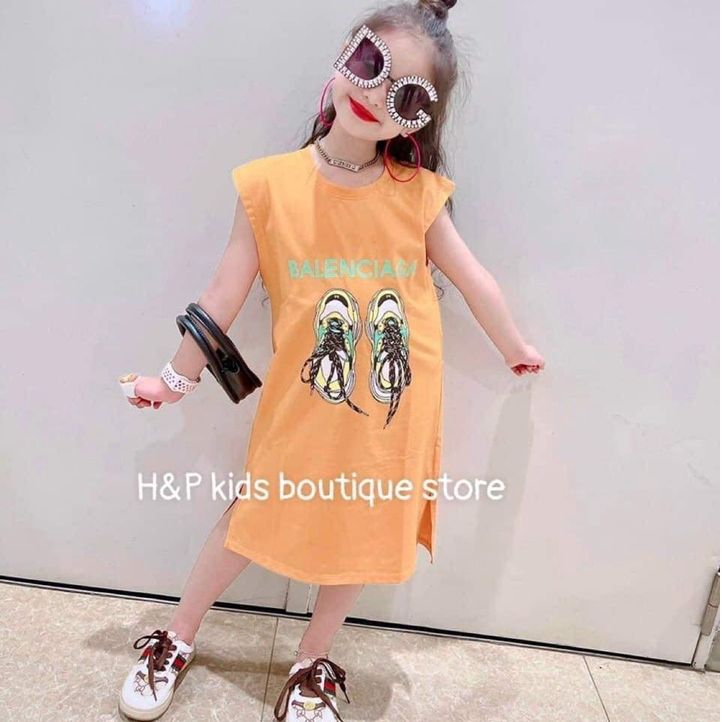 Váy bé gái in hình đôi giày cột dây Gucci năng động nhiều mẫu