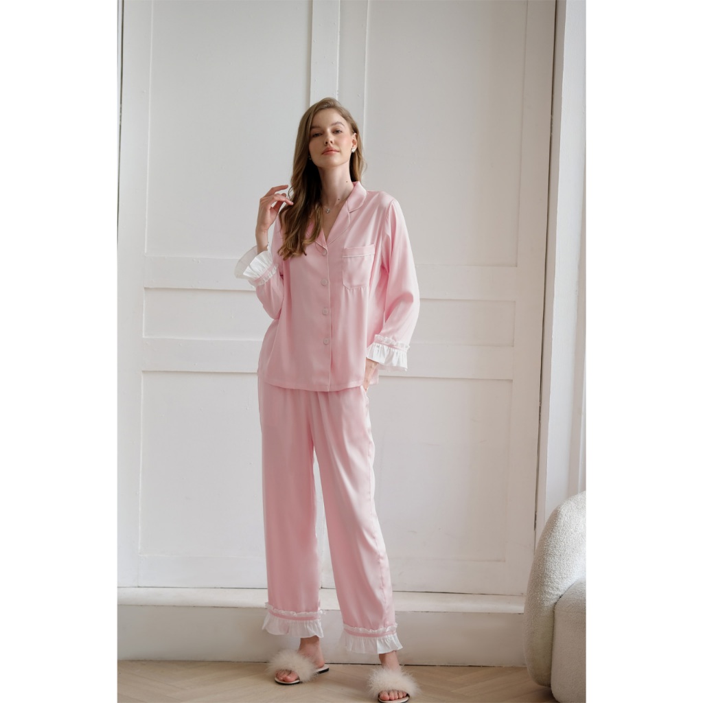 Bộ Pyjamas Nữ Mặc Nhà Áo Dài Quần Dài Chất Liệu Lụa Màu Tím Lavender Thiết Kế Phối Viền Bèo Trắng Bella LILAS BLANC