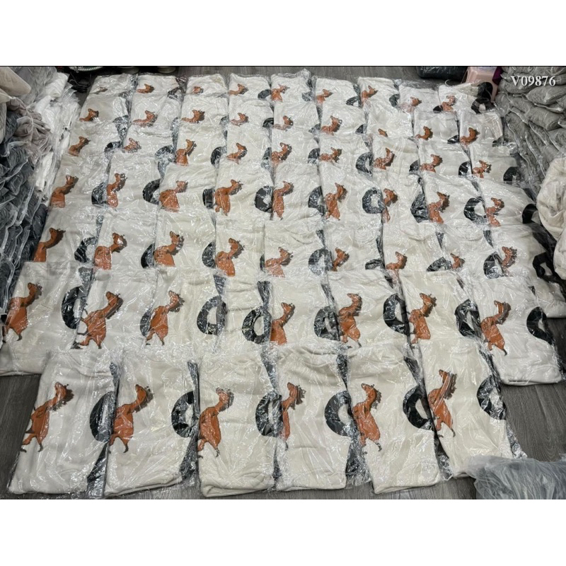 Áo len Hm hình ngựa thêu len lông thỏ xinh xắn