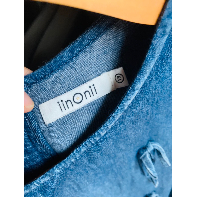 Đầm jean mềm phối bèo trắng IINONII