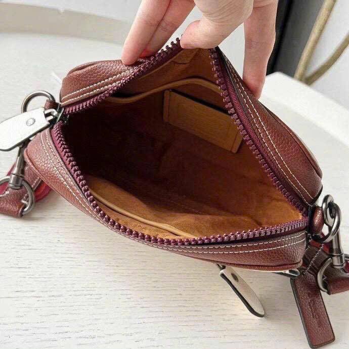 Túi Co@ch thời trang đeo vai đeo chéo.