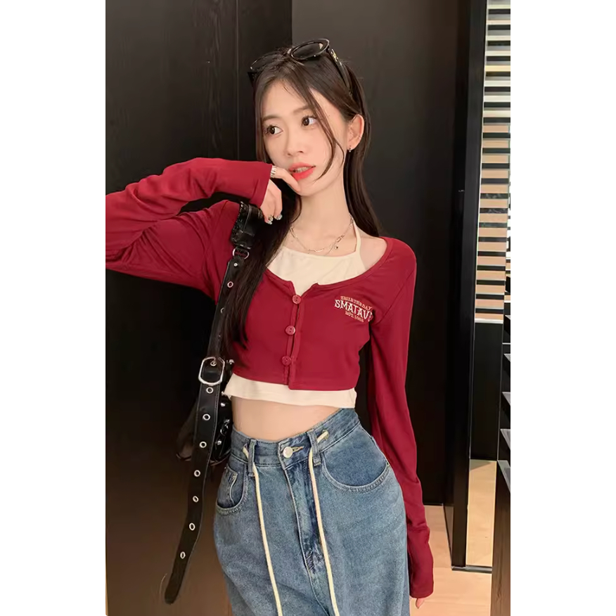 Set Áo Croptop Tay Dài Nữ Cổ Chữ U Thêu Chữ Kèm Áo Yếm Hai Dây Bên Trong A17