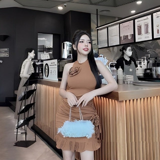 đầm ba lỗ bèo đuôi cá đính hoa bên cổ đính hoa vắt kiểu