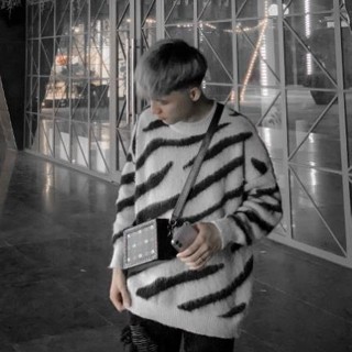 Áo Len Nam Nữ Sọc Vằn Đen - Áo Len Cao Cấp Không Xù Lông Phong Cách Boy Phố Chất Vải Len Tàu Dày Dặn Ấm Áp LE001