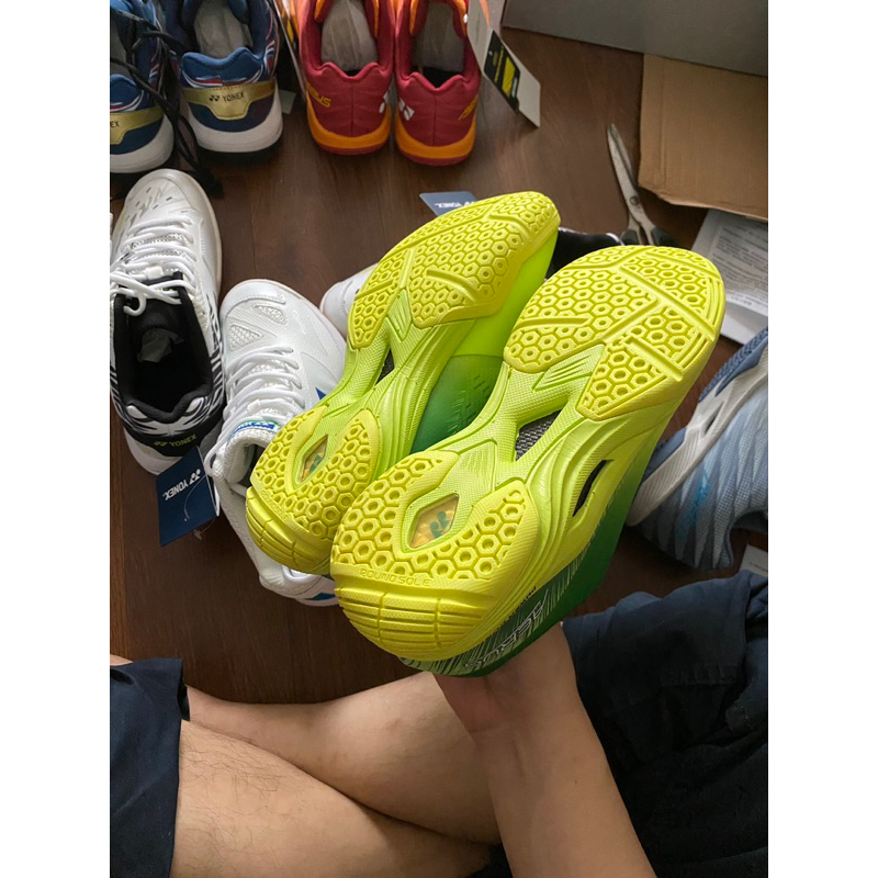 Giày cầu lông đế siêu ngon, đi cực thích