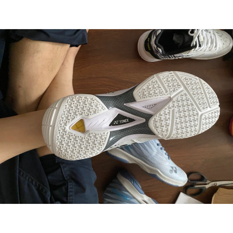 Giày cầu lông đế siêu ngon, đi cực thích