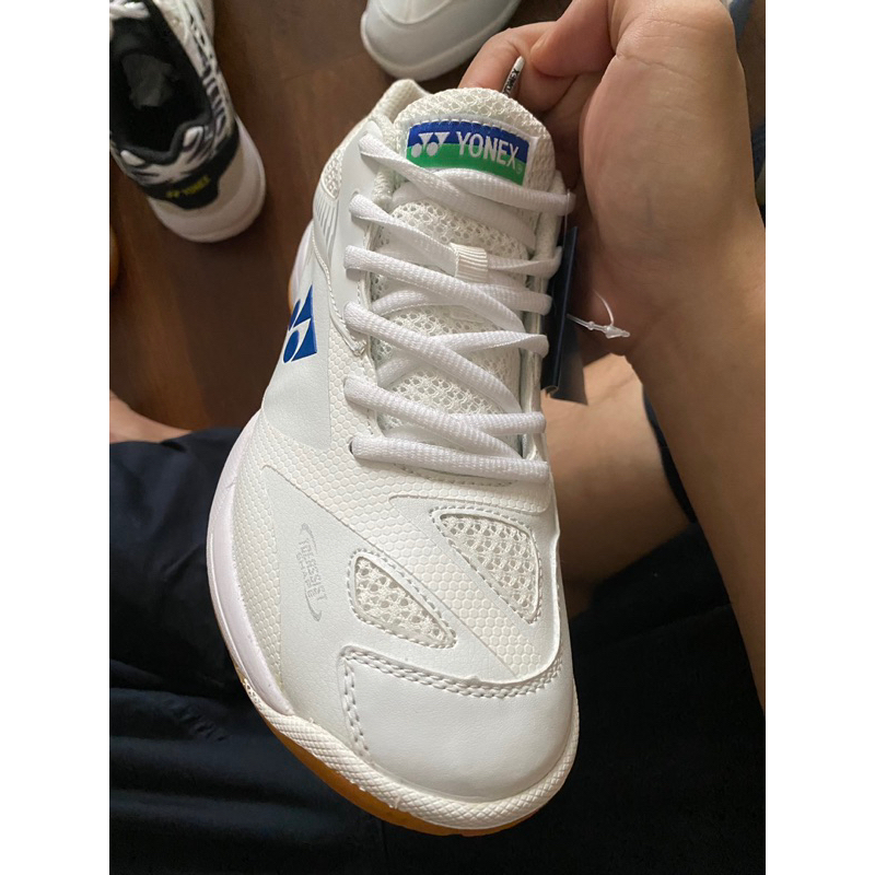 Giày cầu lông đế siêu ngon, đi cực thích