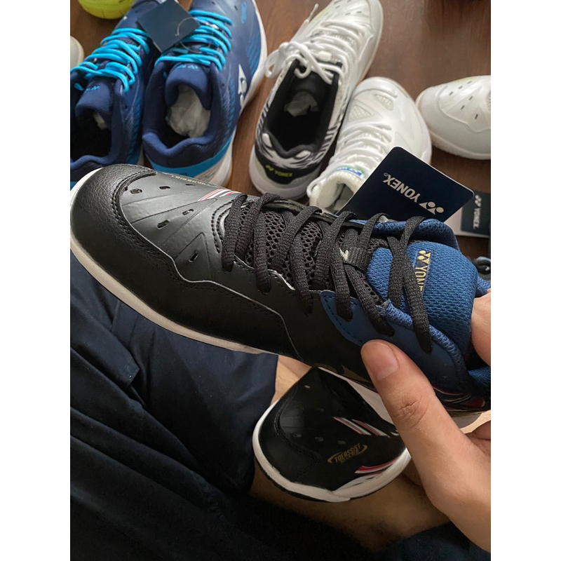 Giày cầu lông đế siêu ngon, đi cực thích