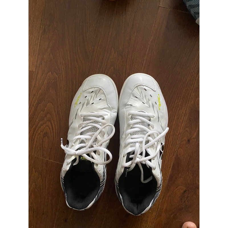 Giày cầu lông đế siêu ngon, đi cực thích