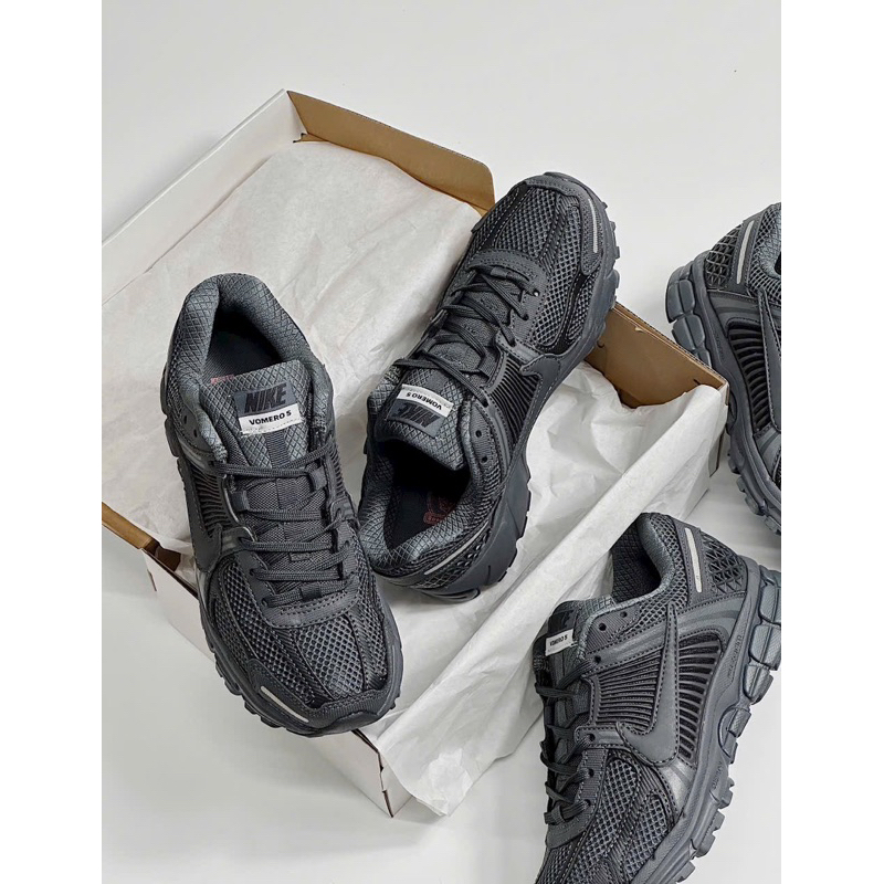 Giày sneaker vomero 5 đen full