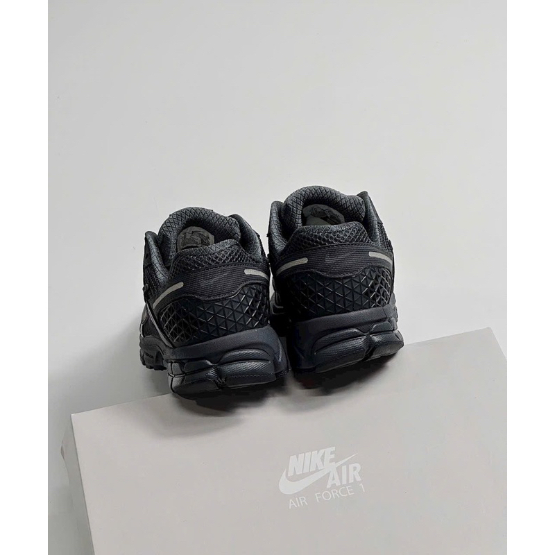 Giày sneaker vomero 5 đen full