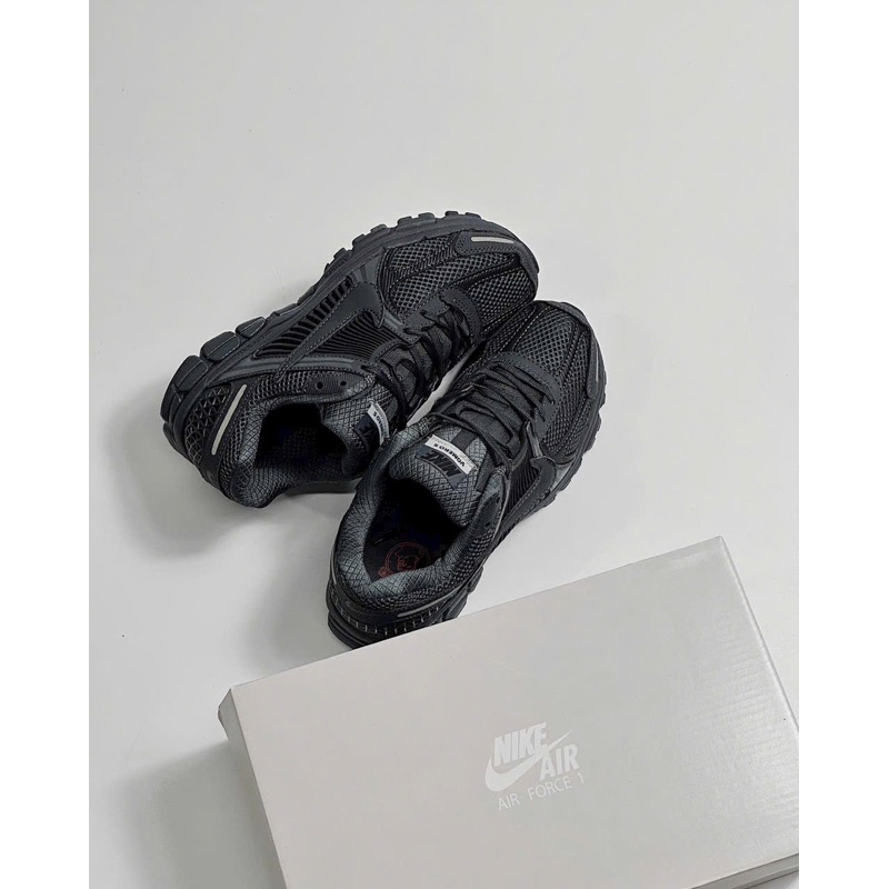 Giày sneaker vomero 5 đen full