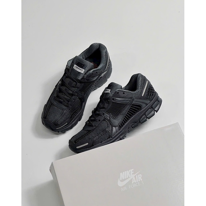 Giày sneaker vomero 5 đen full