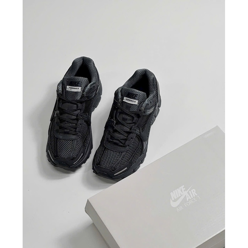 Giày sneaker vomero 5 đen full