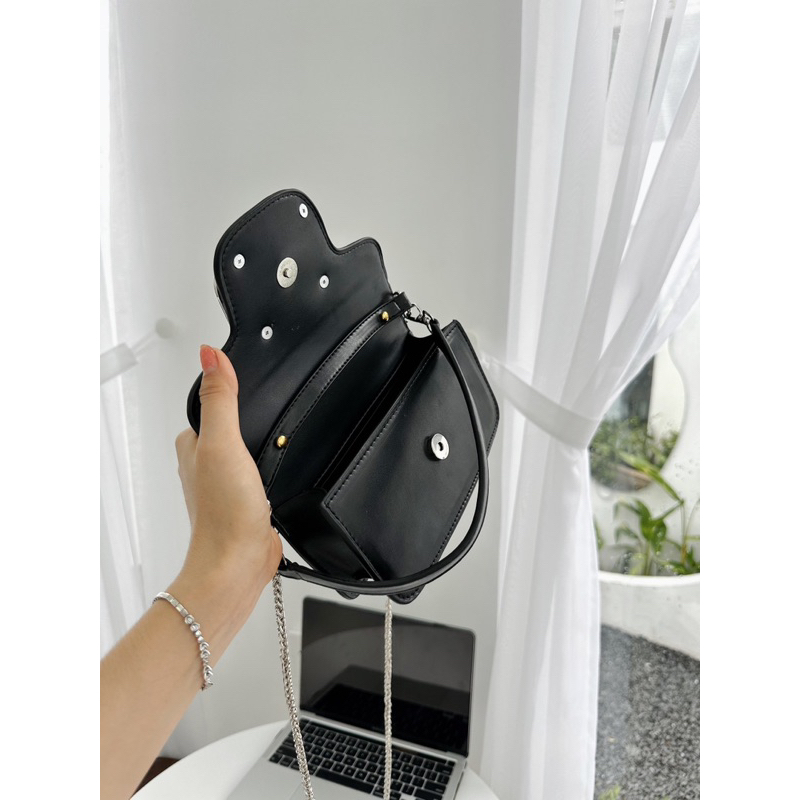 Túi đeo chéo V A L E N T I N O xinh lung linh,dự là hót lắm ce mình ơi