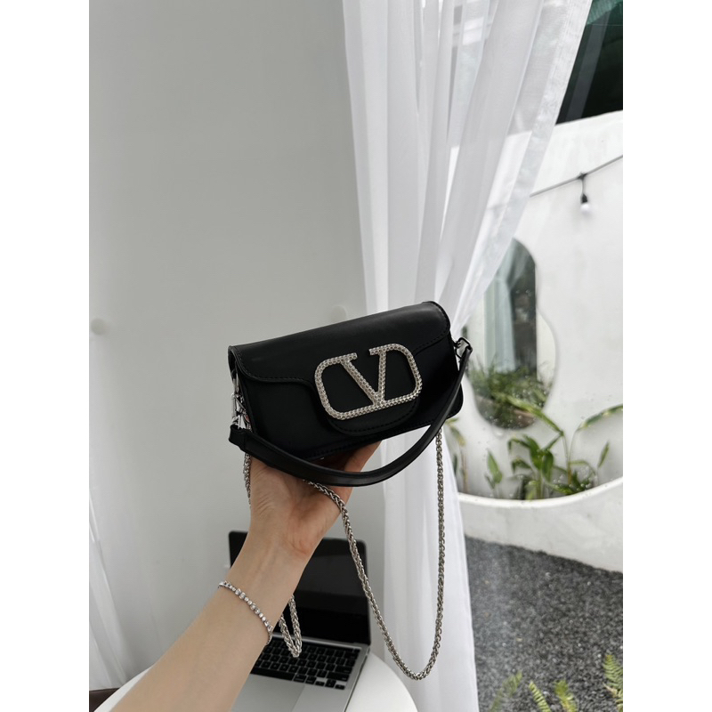Túi đeo chéo V A L E N T I N O xinh lung linh,dự là hót lắm ce mình ơi