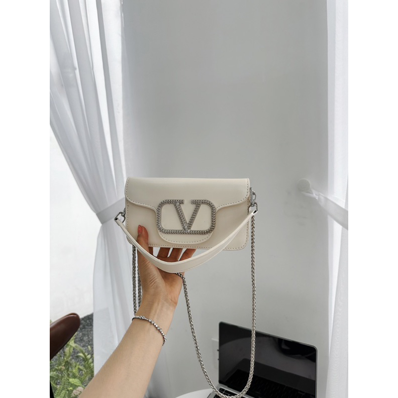 Túi đeo chéo V A L E N T I N O xinh lung linh,dự là hót lắm ce mình ơi