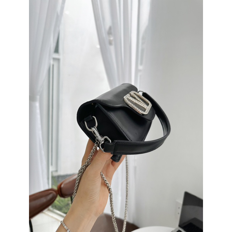 Túi đeo chéo V A L E N T I N O xinh lung linh,dự là hót lắm ce mình ơi