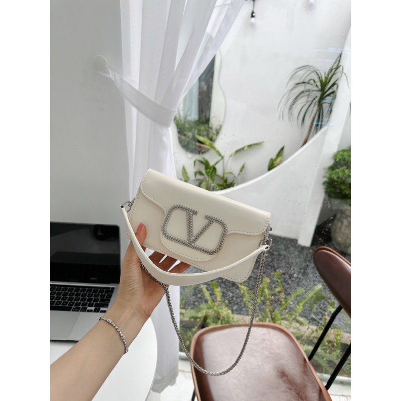 Túi đeo chéo V A L E N T I N O xinh lung linh,dự là hót lắm ce mình ơi