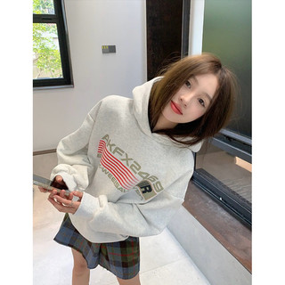 Hoodie ghi xám - Chân váy kẻ ô dạ xếp ly