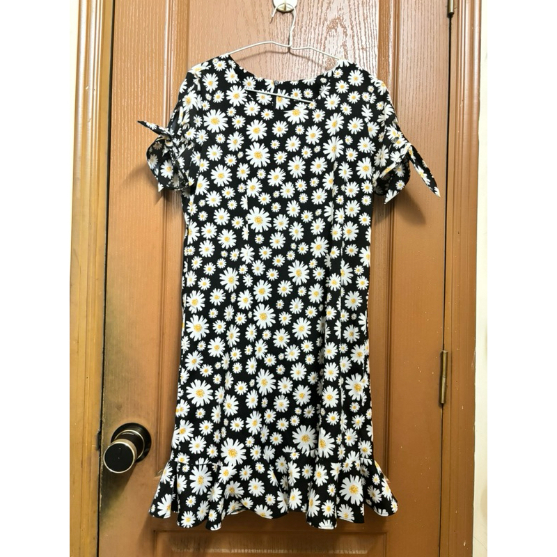 Pass đầm bông cúc tay nơ