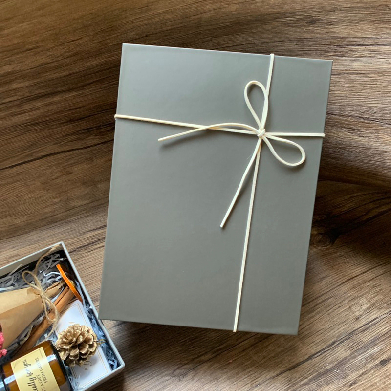 Hộp quà tặng thắt nơ ruy băng tặng kèm rơm trang trí+đèn led- Hộp quà tặng sinh nhật màu sám,trắng N15