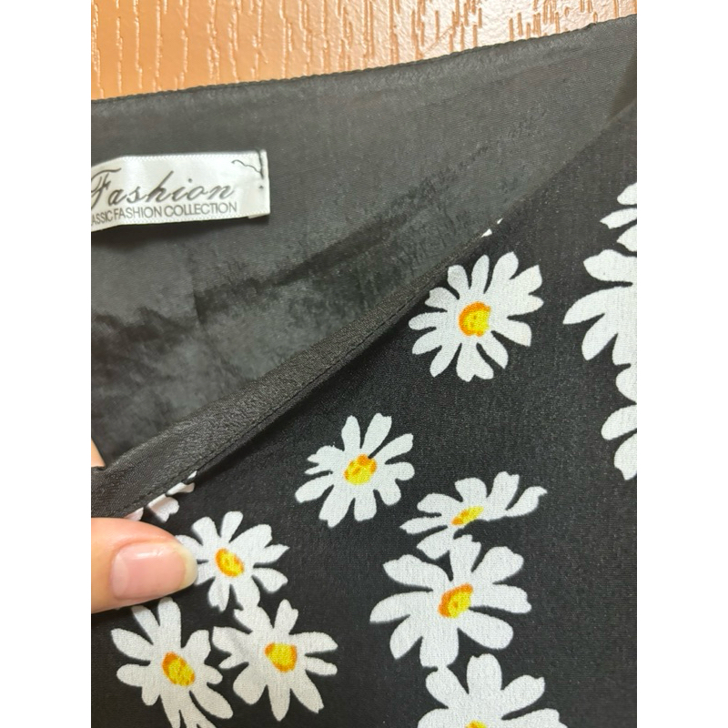 Pass đầm hai dây hoa cúc