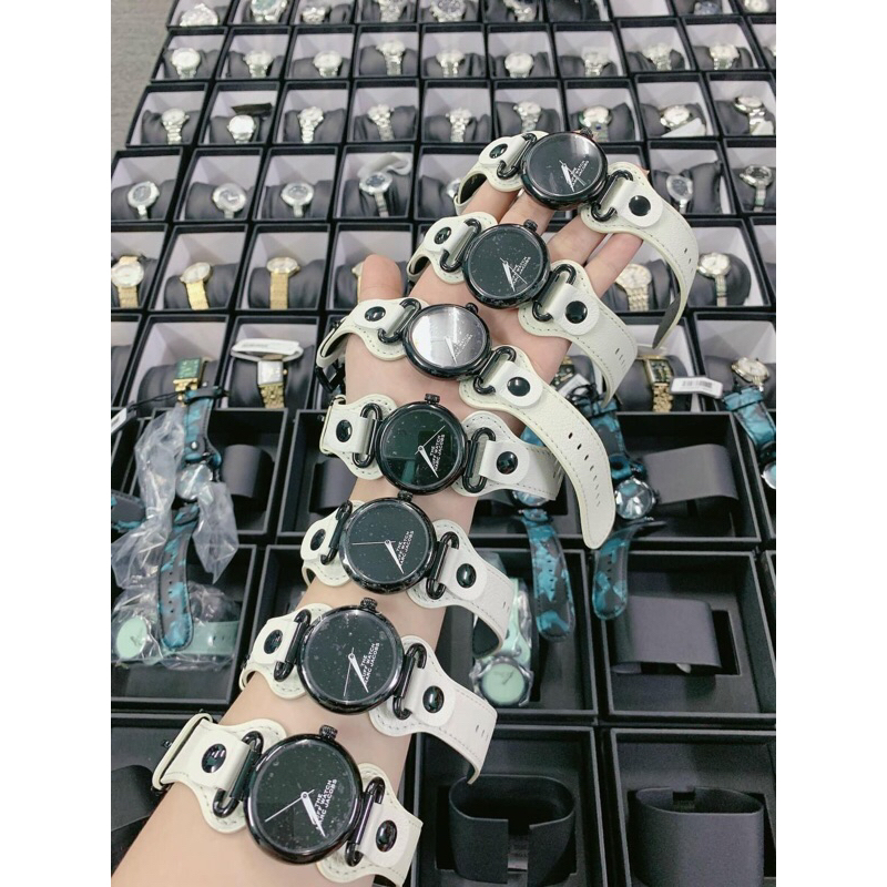 Đồng hồ nữ dây da Marc Jacobs The Cuff Quartz MJ0120179294