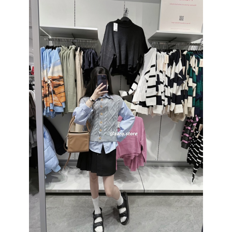 Gile xám cài nút+sơ mi kẻ xanh+chân váy