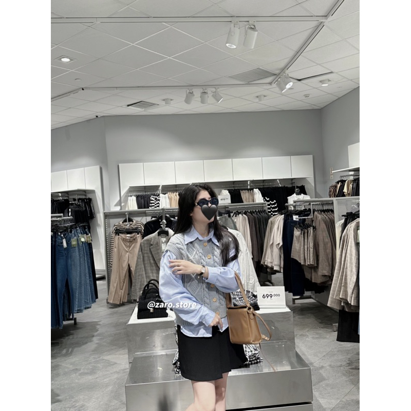 Gile xám cài nút+sơ mi kẻ xanh+chân váy