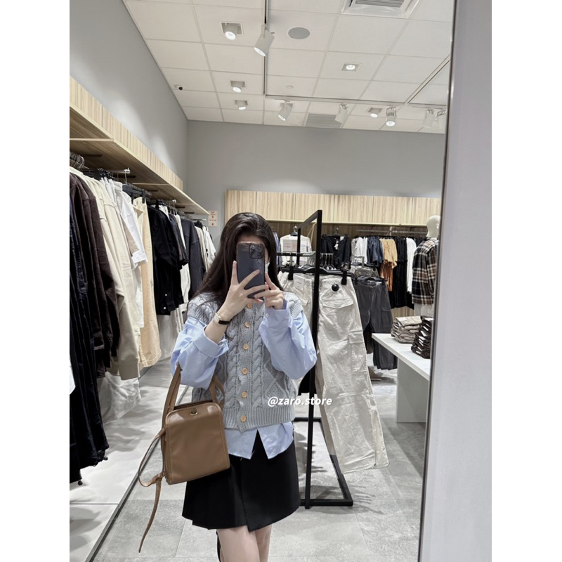 Gile xám cài nút+sơ mi kẻ xanh+chân váy