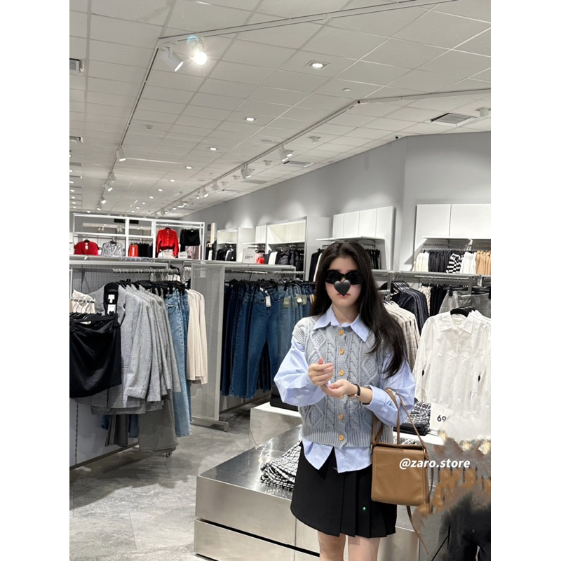 Gile xám cài nút+sơ mi kẻ xanh+chân váy