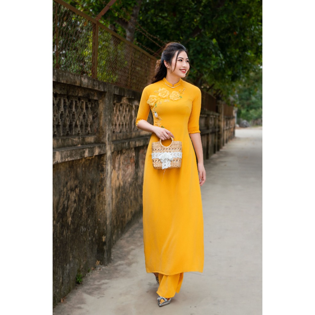 Áo dài truyền thống lụa Mỹ 2 tà may sẵn, kiểu dáng tay lỡ đính đá - thêu hoa trước ngực sang trọng