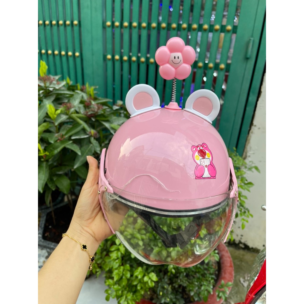 nón bảo hiểm gấu dâu kính càng cho e bé từ 2t đến 7t kèm tai gấu