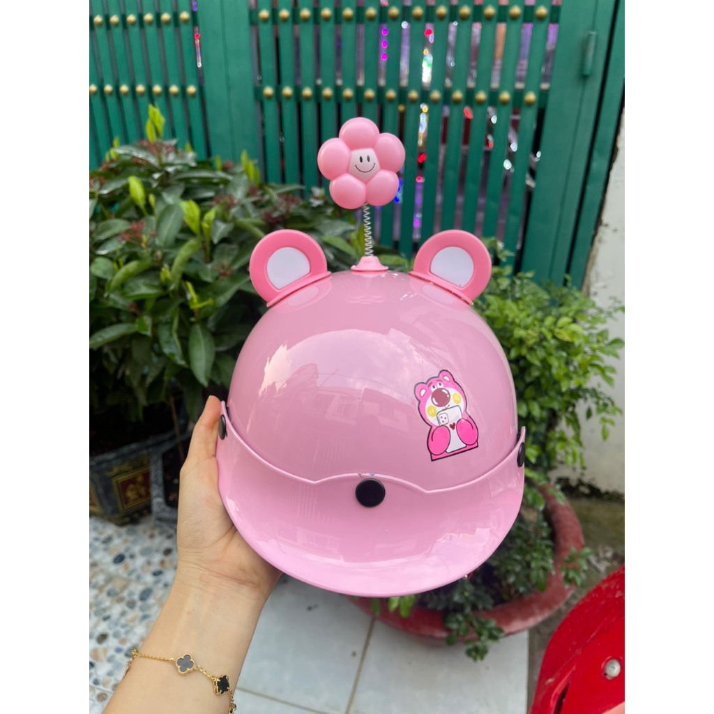 Nón bảo hiểm  gấu dâu e bé từ 2 t đên 7t không kính