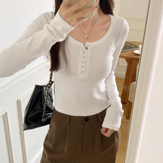 Áo thun ôm body dài tay cổ vuông cúc bấm không rỉ.