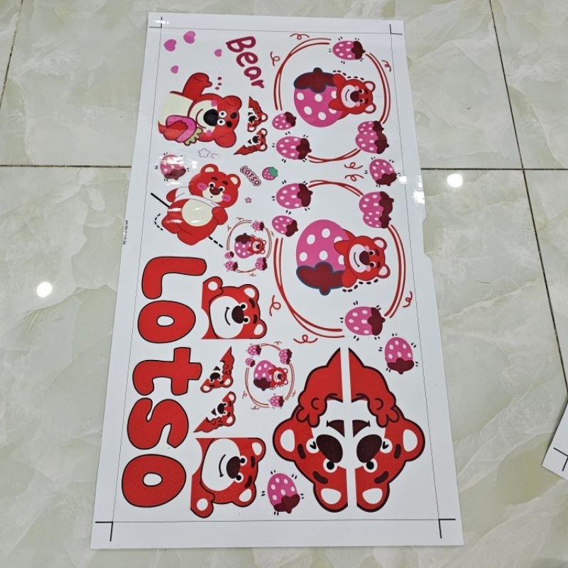 Tem logo sticker gấu dâu lotso mới 30x60cm dán trang trí xe nền trắng