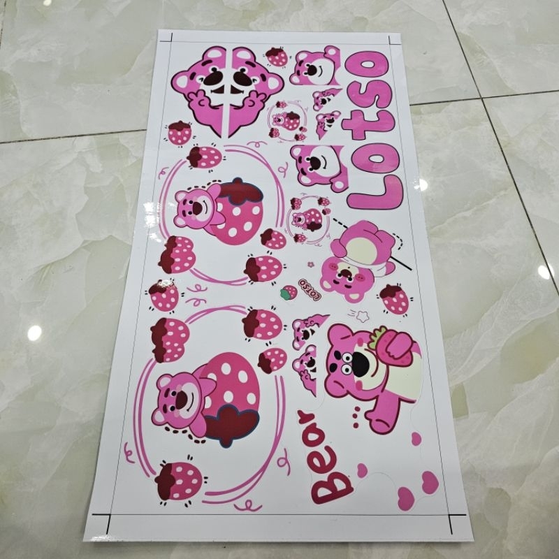 Tem logo sticker gấu dâu lotso mới 30x60cm dán trang trí xe nền trắng