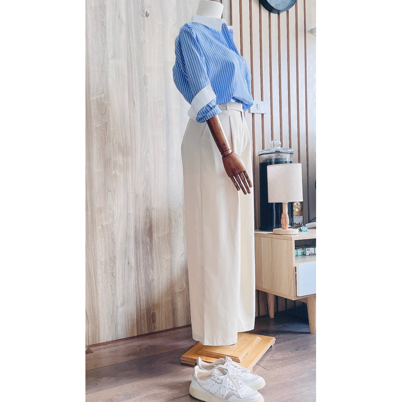 Áo thô kẻ thêu túi trẻ trung