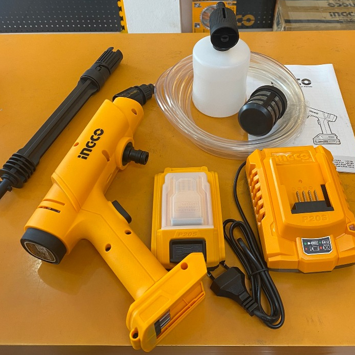 Máy rửa xe dùng pin áp lực cao INGCO CPWLI20282,dùng pin Lithium 20V tặng kèm 1 pin và 1 sạc 2ah
