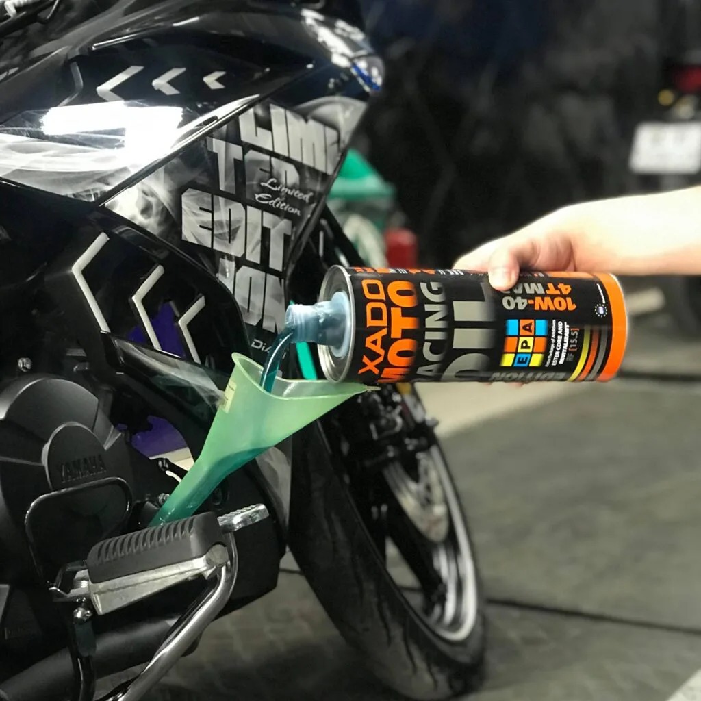 Dầu Nhớt Tổng Hợp Cao Cấp Xado Moto Racing RF 15.5 dành cho xe số, côn tay