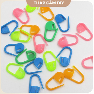Móc đánh dấu len nhiều màu sắc phục vụ cho đan móc vô cùng tiện lợi