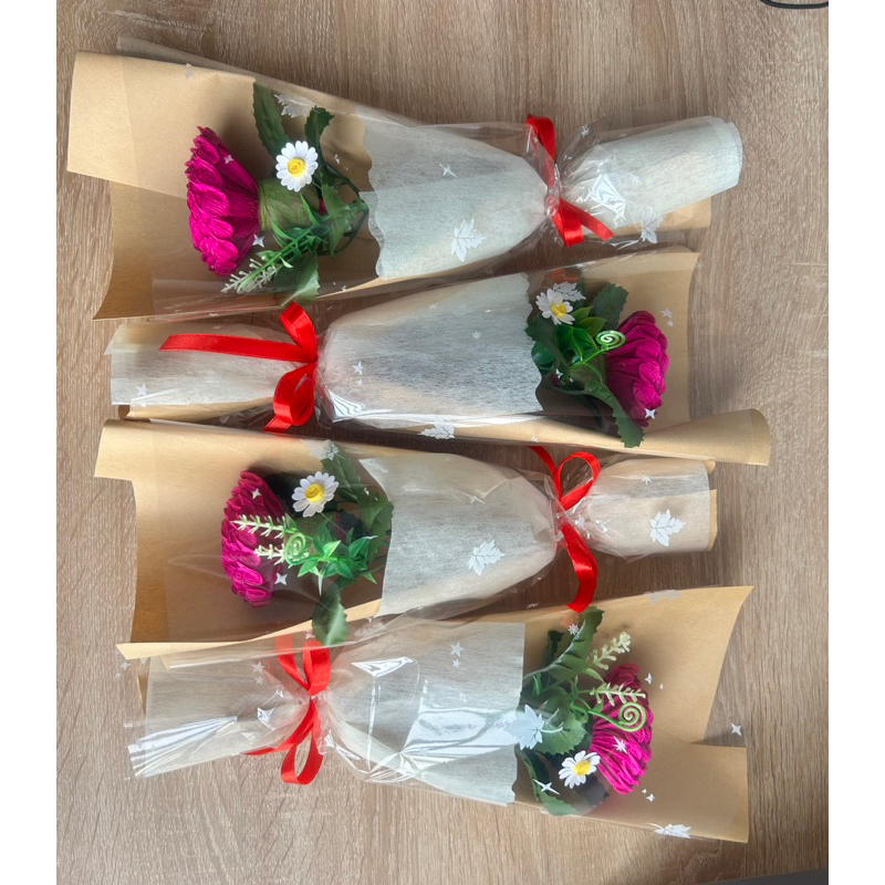 Bó hoa giả, hoa giấy nhún  tặng phụ nữ gói giấy đẹp