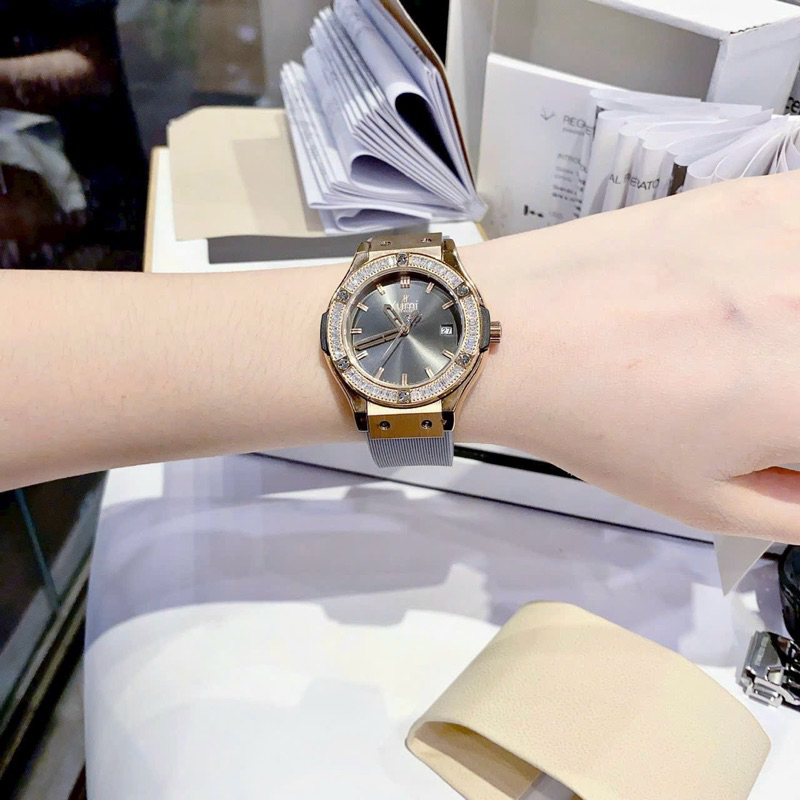 Đồng Hồ Nữ HLÕB Dây Cao su non, đá pha lê Cao Cấp FULLBOX