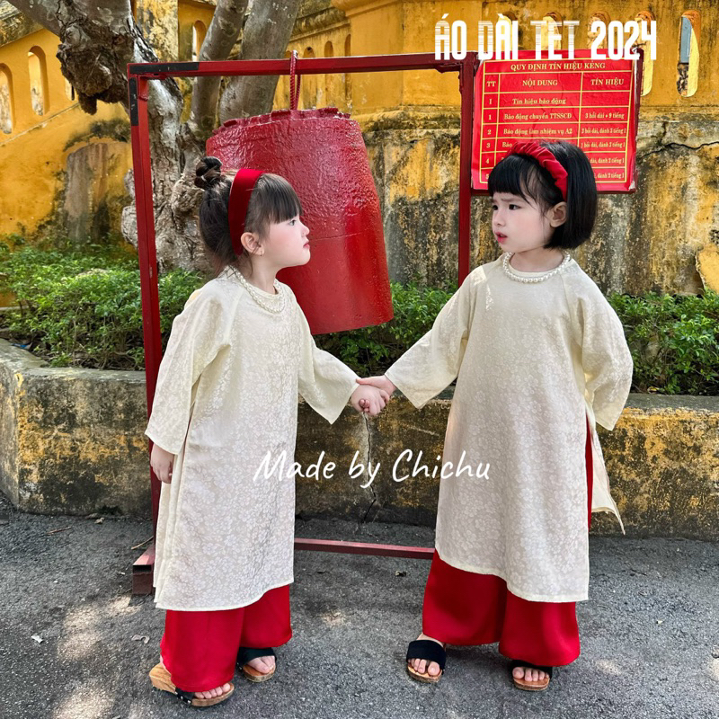 Áo Dài Tết Bé Gái CHICHU Mợ Hai Cách Tân Lụa Gấm Hoa trắng đỏ mùa lễ Tặng Bờm Nhung và Dây Ngọc Trai xịn xò