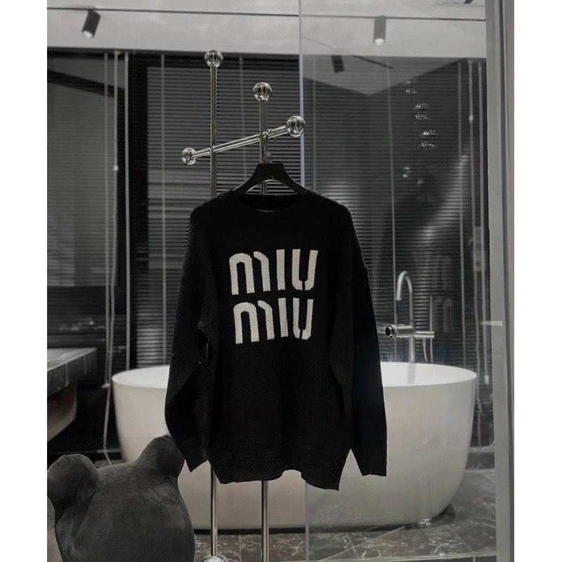 Áo Sweater Len Đen Miuiu Trơn Form Rộng Sang Chảnh